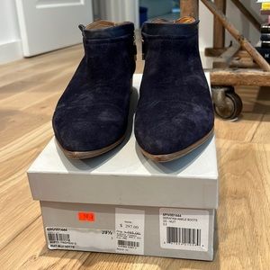 Alberto Fermani navy suede booties size 39 1/2